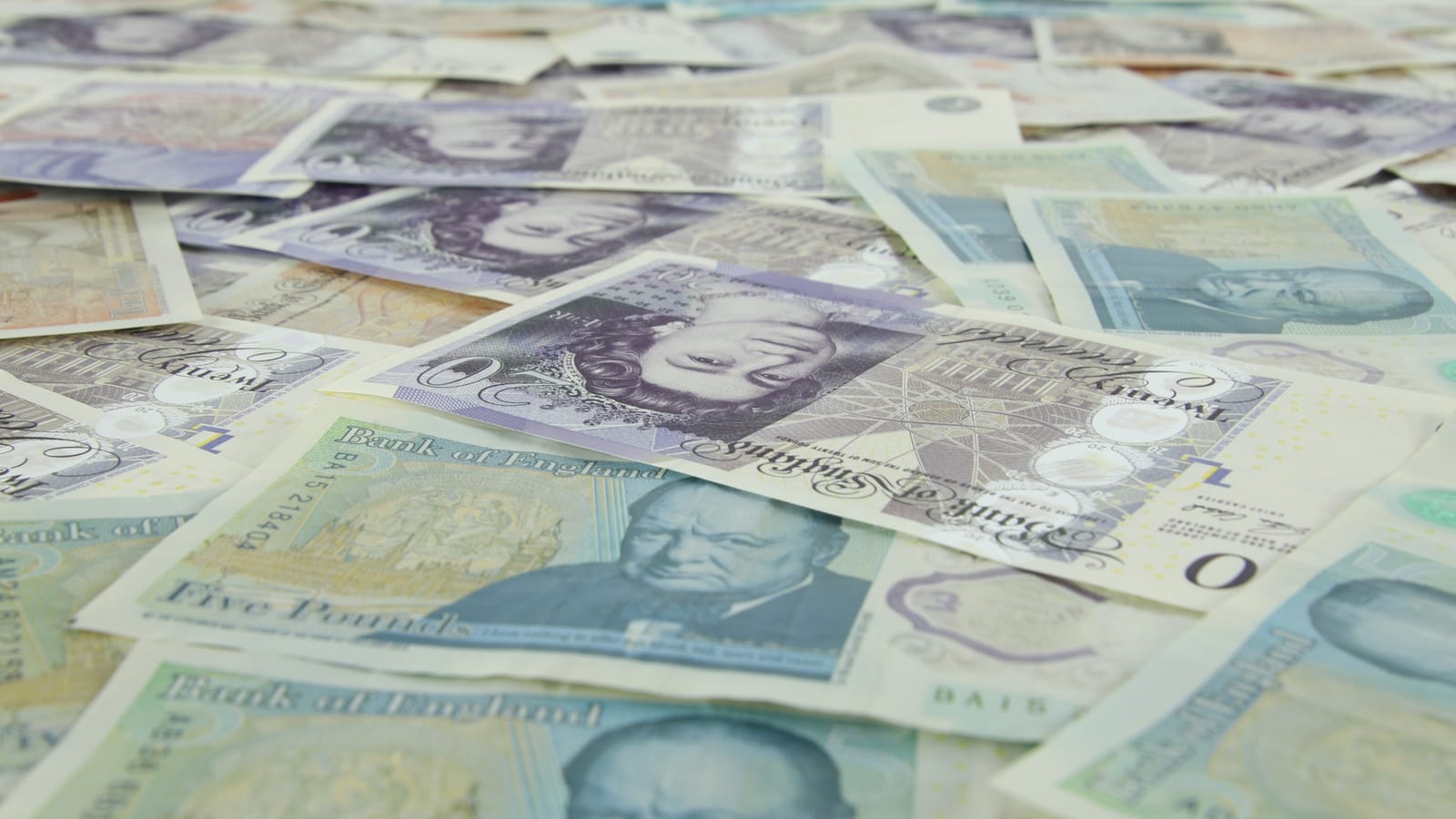 Üst üste duran banknotlar