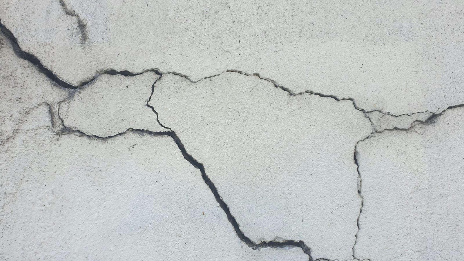 Beton duvardaki çatlak ağı