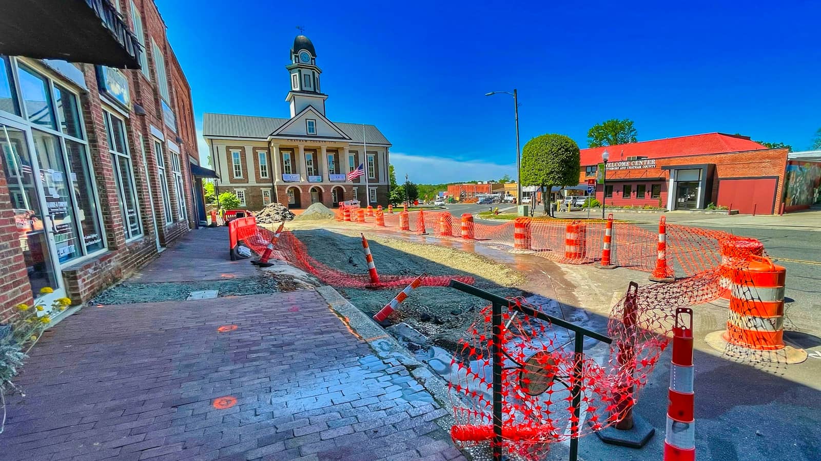 Cadde üzerinde yol çalışması ve konikler