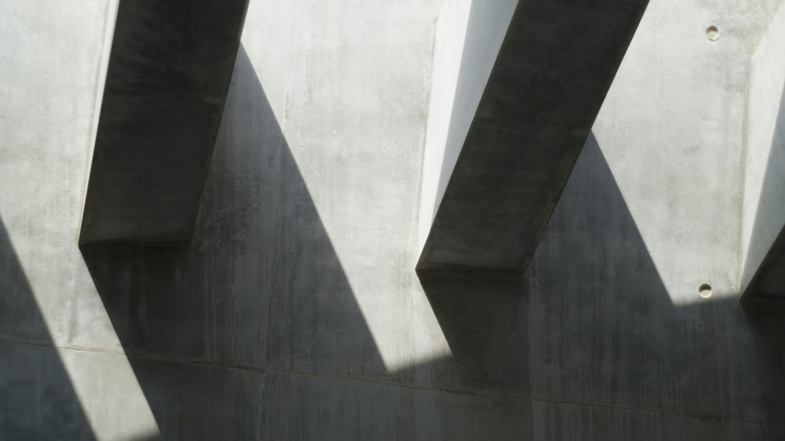 Beton merdiven ve gölge geometrisi
