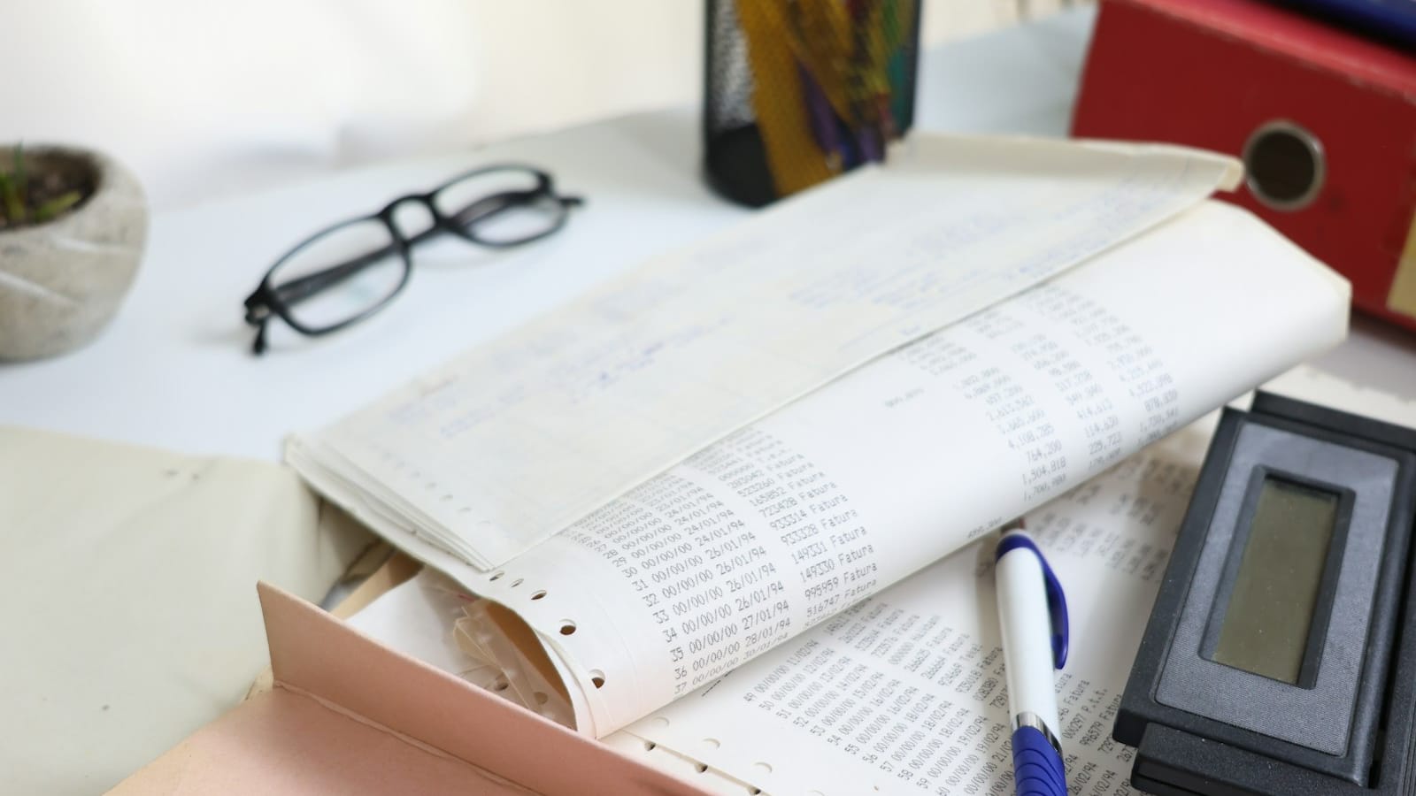 Açık ticari defter ve gözlük