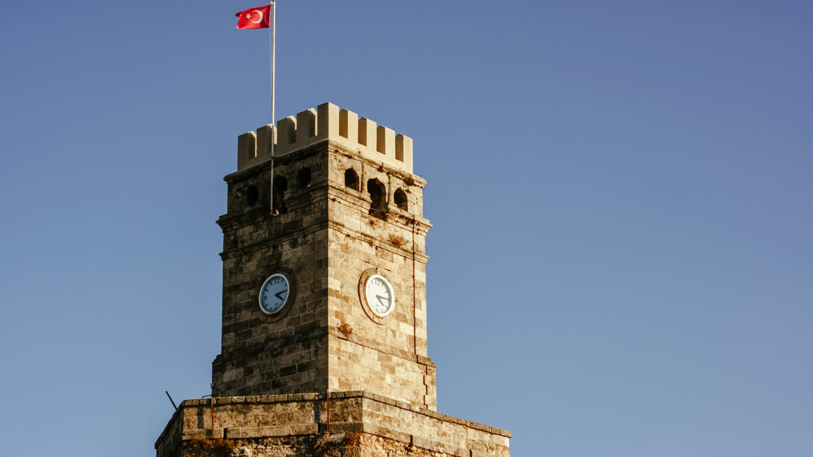Taş saat kulesi