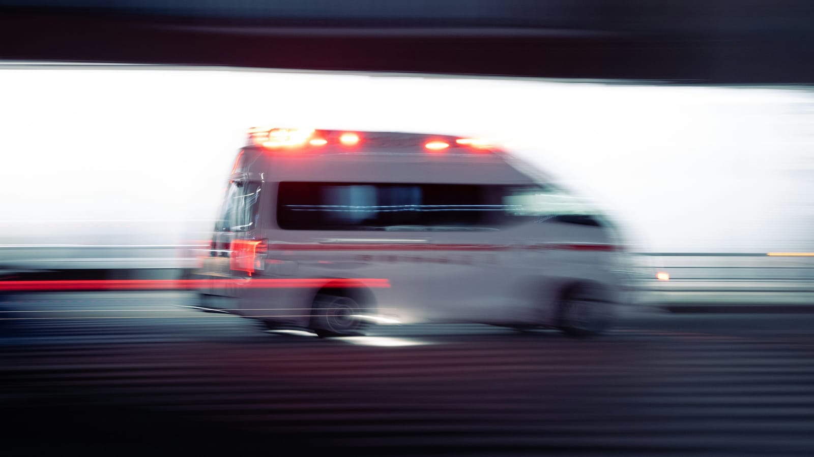 Hareket hâlinde ambulans