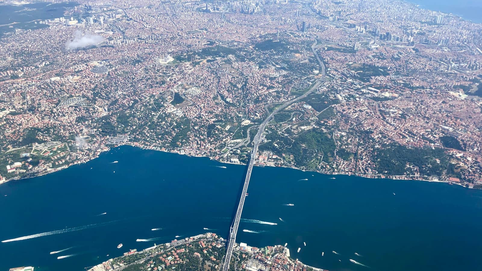 Havadan Boğaz ve iki yakadaki şehir